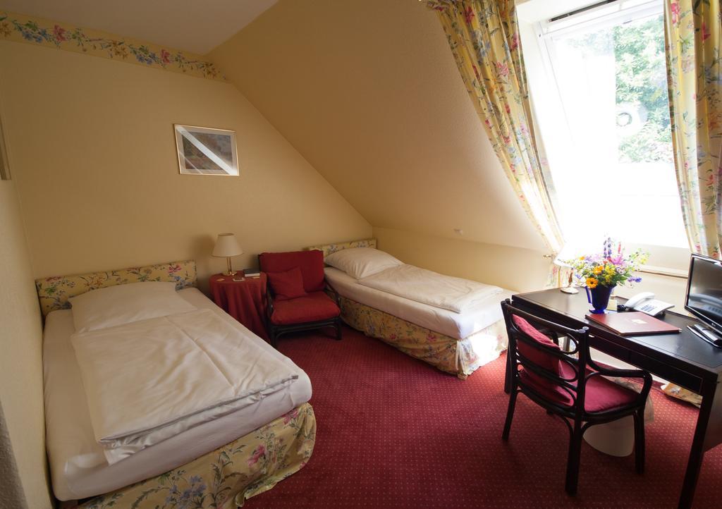 Hotel Gutshof Busch Sarstedt Room photo