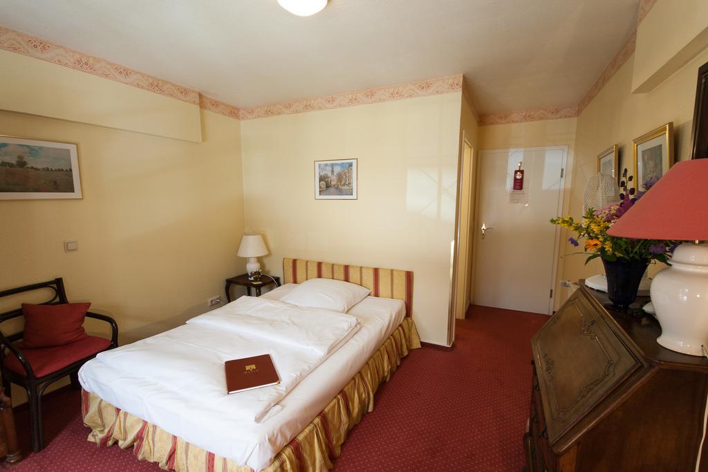 Hotel Gutshof Busch Sarstedt Room photo